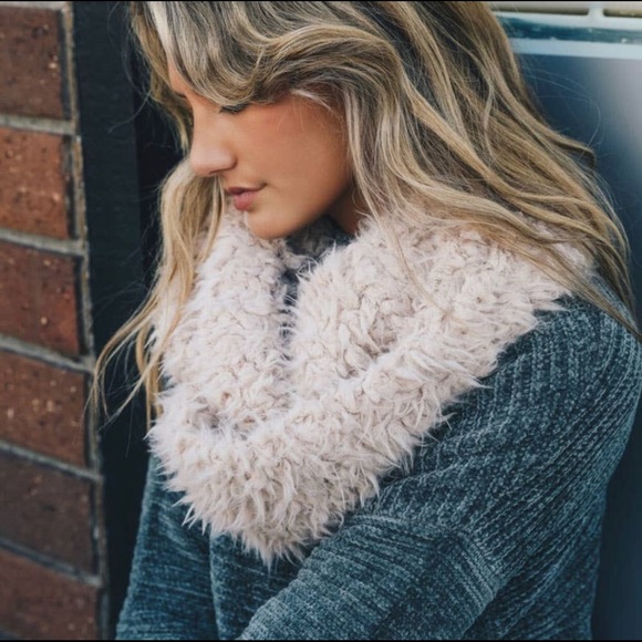 Shaggy faux fur infinity scarf | Blush - Picture 2 of 3